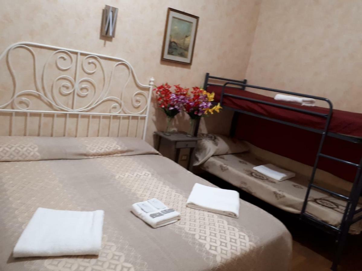 Botel Inn โรม ภายนอก รูปภาพ